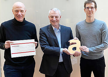 Michael Crone und sein Team vom Imperial College London erhielten den diesjährigen Analytik Jena Science Award für herausragende Arbeiten auf dem Gebiet der Molekularbiologie. Geschäftsführer der Analytik Jena Oliver Klaeffling überreichte den Preis in London.