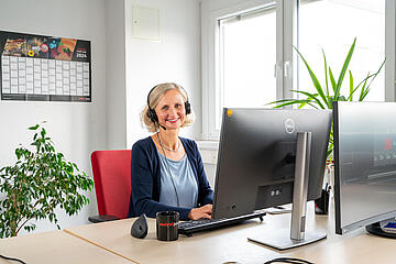 Support agent with headset computer desk